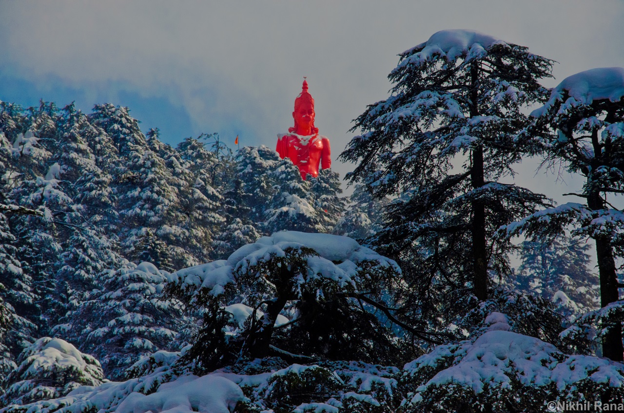 Hanuman Idol at Jakhoo in Snow